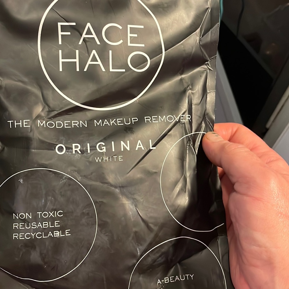 Face Halo makeup remover